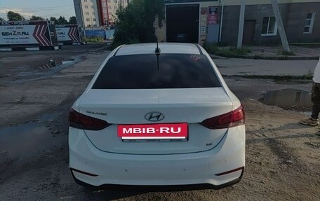 Hyundai Solaris II рестайлинг, 2018 год, 900 000 рублей, 2 фотография