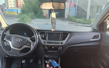 Hyundai Solaris II рестайлинг, 2018 год, 900 000 рублей, 11 фотография