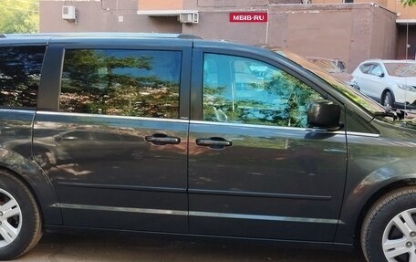 Dodge Caravan V, 2011 год, 1 750 000 рублей, 2 фотография