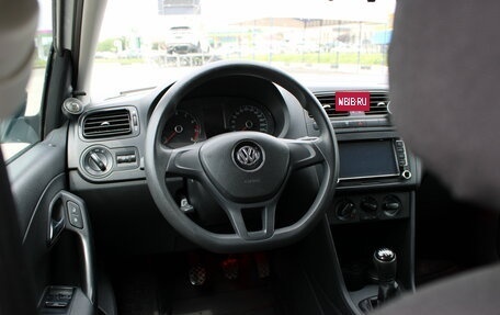 Volkswagen Polo VI (EU Market), 2017 год, 955 000 рублей, 24 фотография