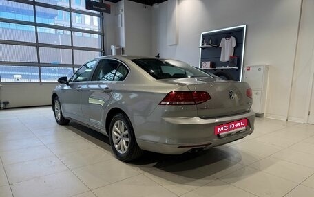 Volkswagen Passat B8 рестайлинг, 2017 год, 1 885 000 рублей, 6 фотография