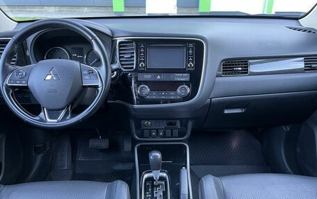 Mitsubishi Outlander III рестайлинг 3, 2017 год, 1 799 000 рублей, 11 фотография
