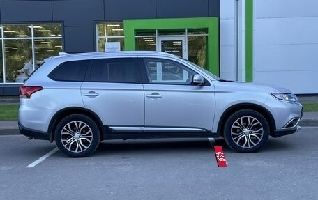 Mitsubishi Outlander III рестайлинг 3, 2017 год, 1 799 000 рублей, 4 фотография