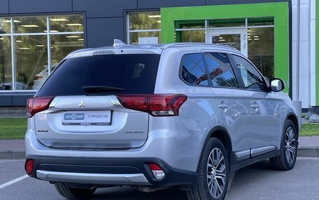 Mitsubishi Outlander III рестайлинг 3, 2017 год, 1 799 000 рублей, 5 фотография