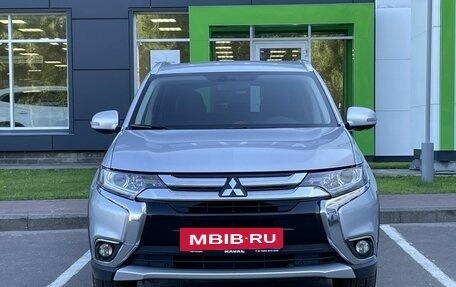 Mitsubishi Outlander III рестайлинг 3, 2017 год, 1 799 000 рублей, 2 фотография