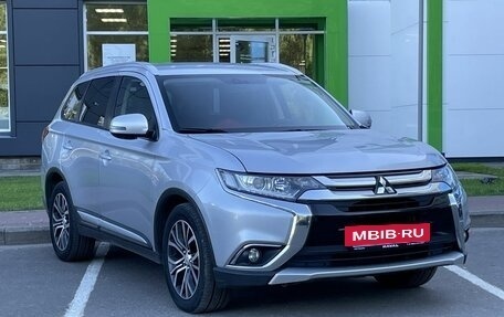 Mitsubishi Outlander III рестайлинг 3, 2017 год, 1 799 000 рублей, 3 фотография