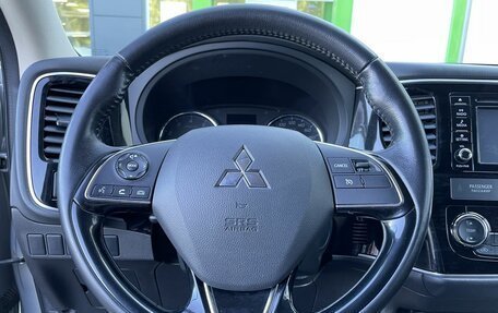 Mitsubishi Outlander III рестайлинг 3, 2017 год, 1 799 000 рублей, 14 фотография