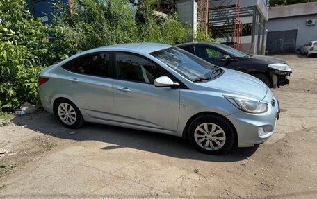 Hyundai Solaris II рестайлинг, 2011 год, 699 999 рублей, 4 фотография
