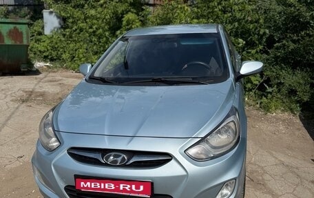 Hyundai Solaris II рестайлинг, 2011 год, 699 999 рублей, 2 фотография