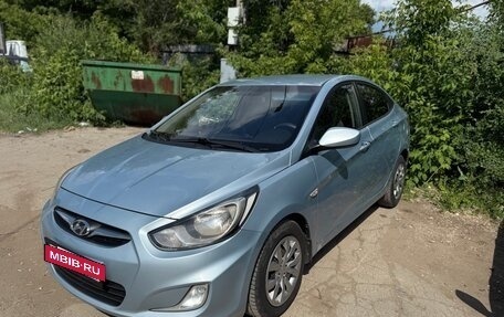 Hyundai Solaris II рестайлинг, 2011 год, 699 999 рублей, 3 фотография