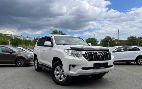 Toyota Land Cruiser Prado 150 рестайлинг 2, 2018 год, 3 159 900 рублей, 3 фотография