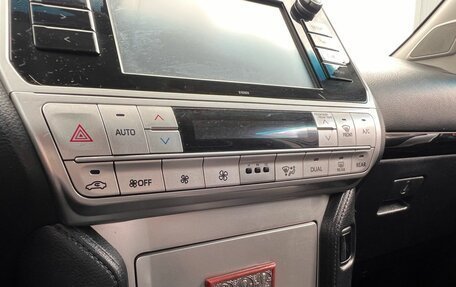 Toyota Land Cruiser Prado 150 рестайлинг 2, 2018 год, 3 159 900 рублей, 13 фотография