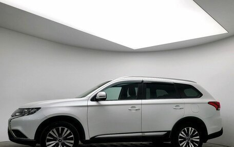 Mitsubishi Outlander III рестайлинг 3, 2019 год, 1 887 000 рублей, 4 фотография