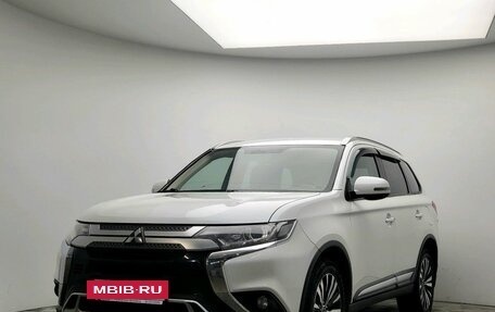 Mitsubishi Outlander III рестайлинг 3, 2019 год, 1 887 000 рублей, 3 фотография
