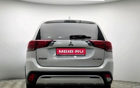 Mitsubishi Outlander III рестайлинг 3, 2019 год, 1 887 000 рублей, 6 фотография