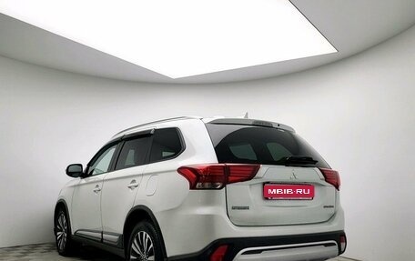 Mitsubishi Outlander III рестайлинг 3, 2019 год, 1 887 000 рублей, 5 фотография