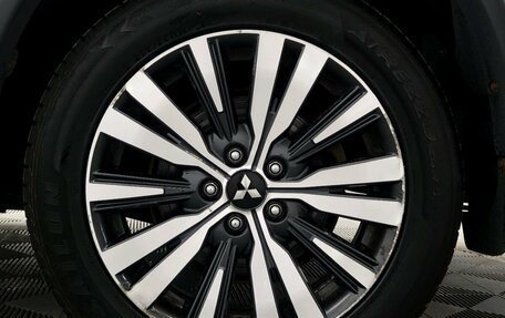 Mitsubishi Outlander III рестайлинг 3, 2019 год, 1 887 000 рублей, 12 фотография