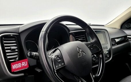 Mitsubishi Outlander III рестайлинг 3, 2019 год, 1 887 000 рублей, 20 фотография