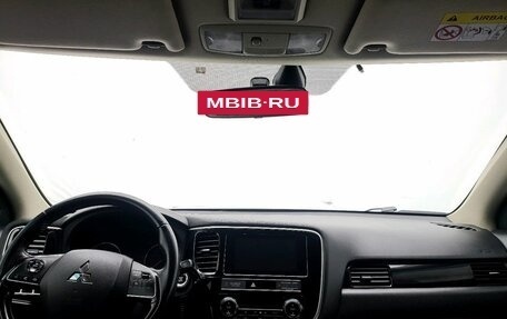 Mitsubishi Outlander III рестайлинг 3, 2019 год, 1 887 000 рублей, 25 фотография