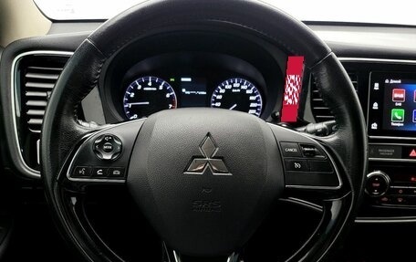 Mitsubishi Outlander III рестайлинг 3, 2019 год, 1 887 000 рублей, 24 фотография