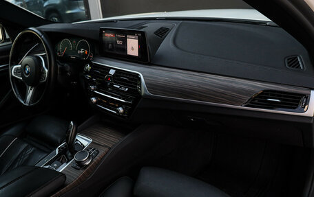 BMW 5 серия, 2019 год, 4 450 000 рублей, 8 фотография