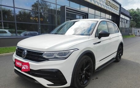 Volkswagen Tiguan II, 2021 год, 3 990 000 рублей, 1 фотография