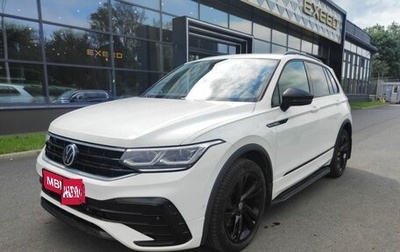 Volkswagen Tiguan II, 2021 год, 3 990 000 рублей, 1 фотография