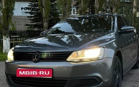 Volkswagen Jetta VI, 2014 год, 1 060 000 рублей, 2 фотография