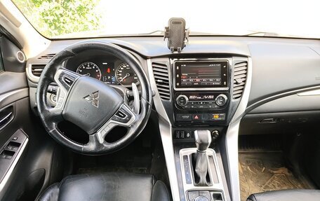 Mitsubishi Pajero Sport III рестайлинг, 2016 год, 2 700 000 рублей, 6 фотография