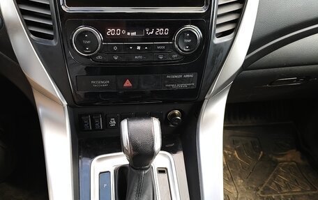 Mitsubishi Pajero Sport III рестайлинг, 2016 год, 2 700 000 рублей, 8 фотография