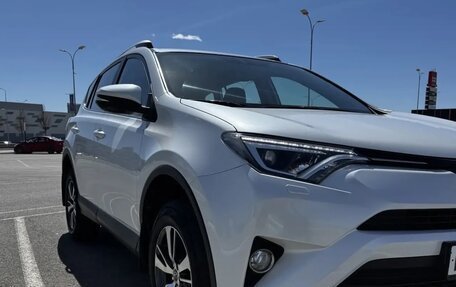 Toyota RAV4, 2018 год, 3 190 000 рублей, 2 фотография