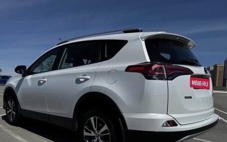Toyota RAV4, 2018 год, 3 190 000 рублей, 8 фотография