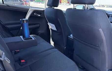 Toyota RAV4, 2018 год, 3 190 000 рублей, 10 фотография