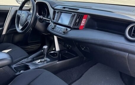 Toyota RAV4, 2018 год, 3 190 000 рублей, 9 фотография
