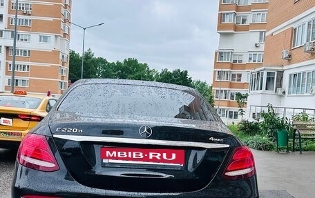 Mercedes-Benz E-Класс, 2018 год, 2 900 000 рублей, 4 фотография