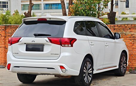 Mitsubishi Outlander III рестайлинг 3, 2022 год, 2 010 010 рублей, 6 фотография