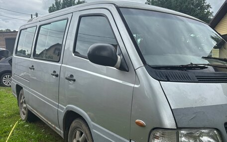 SsangYong Istana, 2002 год, 350 000 рублей, 3 фотография