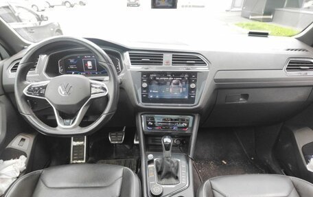 Volkswagen Tiguan II, 2021 год, 3 990 000 рублей, 9 фотография