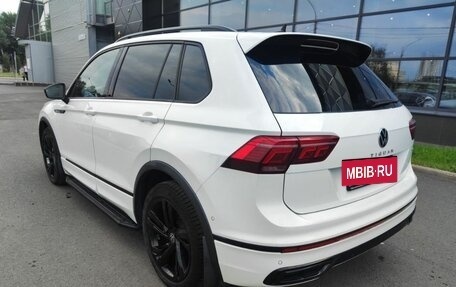 Volkswagen Tiguan II, 2021 год, 3 990 000 рублей, 3 фотография