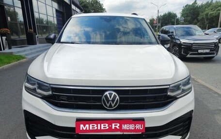 Volkswagen Tiguan II, 2021 год, 3 990 000 рублей, 4 фотография