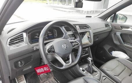 Volkswagen Tiguan II, 2021 год, 3 990 000 рублей, 10 фотография