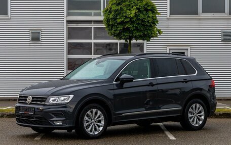 Volkswagen Tiguan II, 2018 год, 1 995 000 рублей, 1 фотография