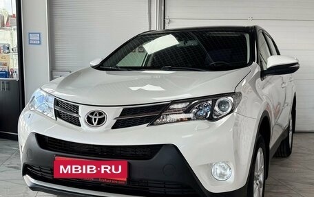 Toyota RAV4, 2015 год, 1 999 000 рублей, 2 фотография