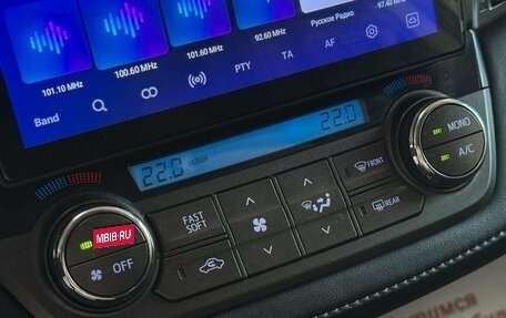 Toyota RAV4, 2015 год, 1 999 000 рублей, 19 фотография