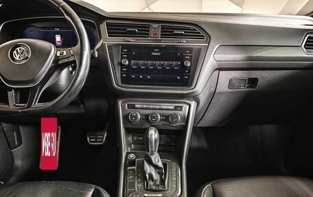 Volkswagen Tiguan II, 2018 год, 2 581 000 рублей, 15 фотография