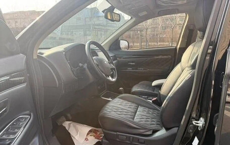 Mitsubishi Outlander III рестайлинг 3, 2022 год, 1 720 000 рублей, 6 фотография