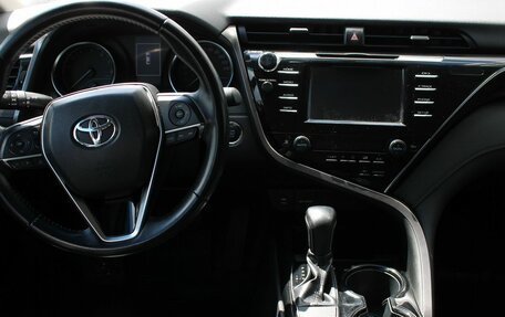 Toyota Camry, 2018 год, 2 675 000 рублей, 8 фотография