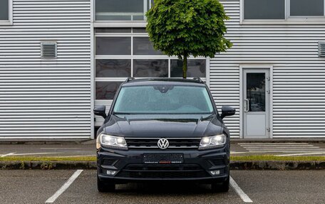 Volkswagen Tiguan II, 2018 год, 1 995 000 рублей, 2 фотография