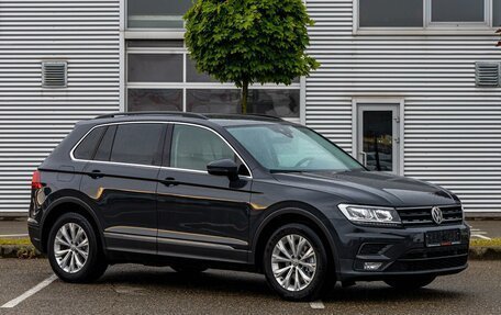 Volkswagen Tiguan II, 2018 год, 1 995 000 рублей, 3 фотография