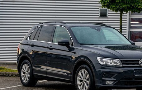 Volkswagen Tiguan II, 2018 год, 1 995 000 рублей, 7 фотография